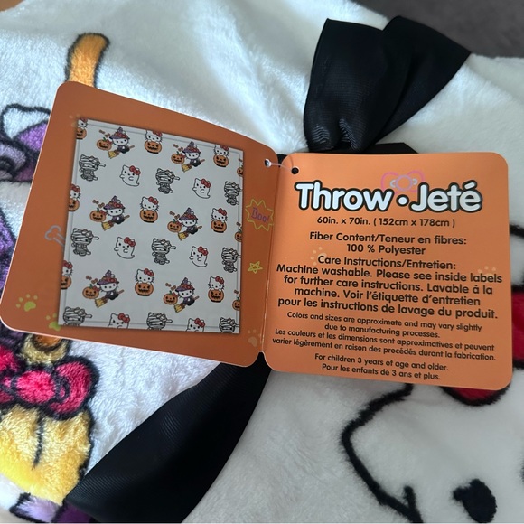Hello Kitty Trick or Treat Halloween Throw Blanket - Picture 4 of 5